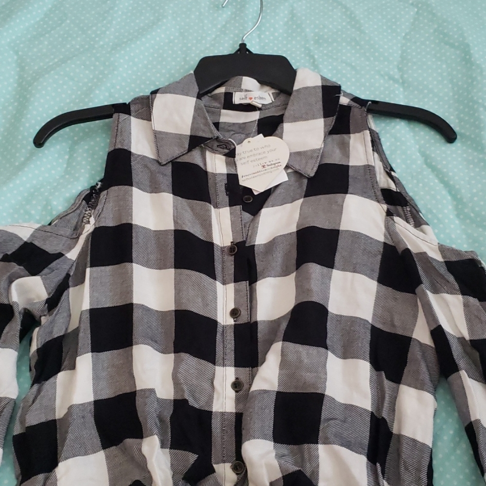 Junior Girls open shoulder long sleeve top.